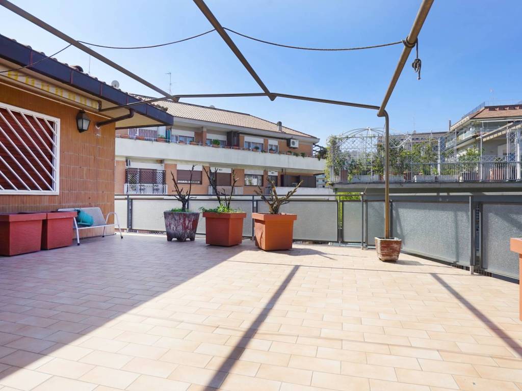 appartamento in vendita a Roma in zona Ardeatino