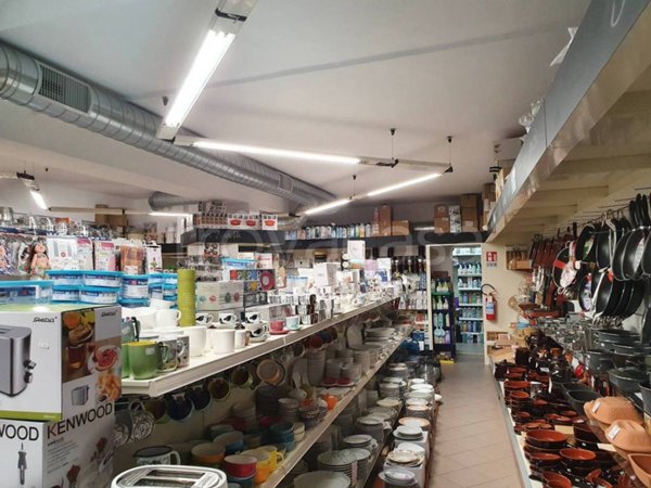 negozio in vendita a Roma in zona Monte Sacro/Talenti