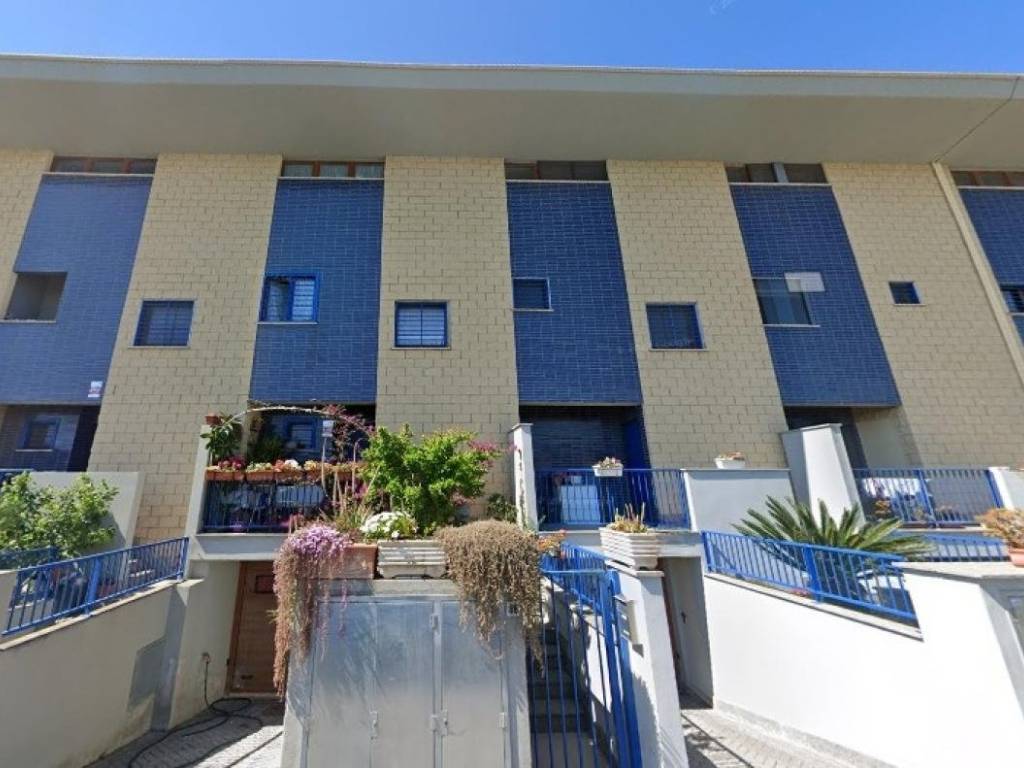 casa indipendente in vendita a Roma in zona Acilia