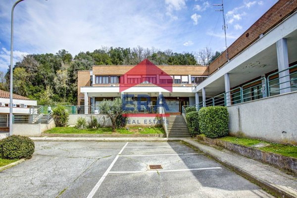 locale commerciale in vendita a Roma in zona Trigoria