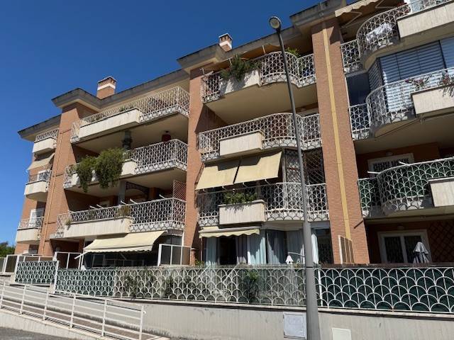 appartamento in vendita a Roma in zona Castel di Leva