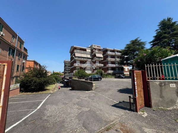 locale di sgombero in vendita a Roma in zona La Pisana