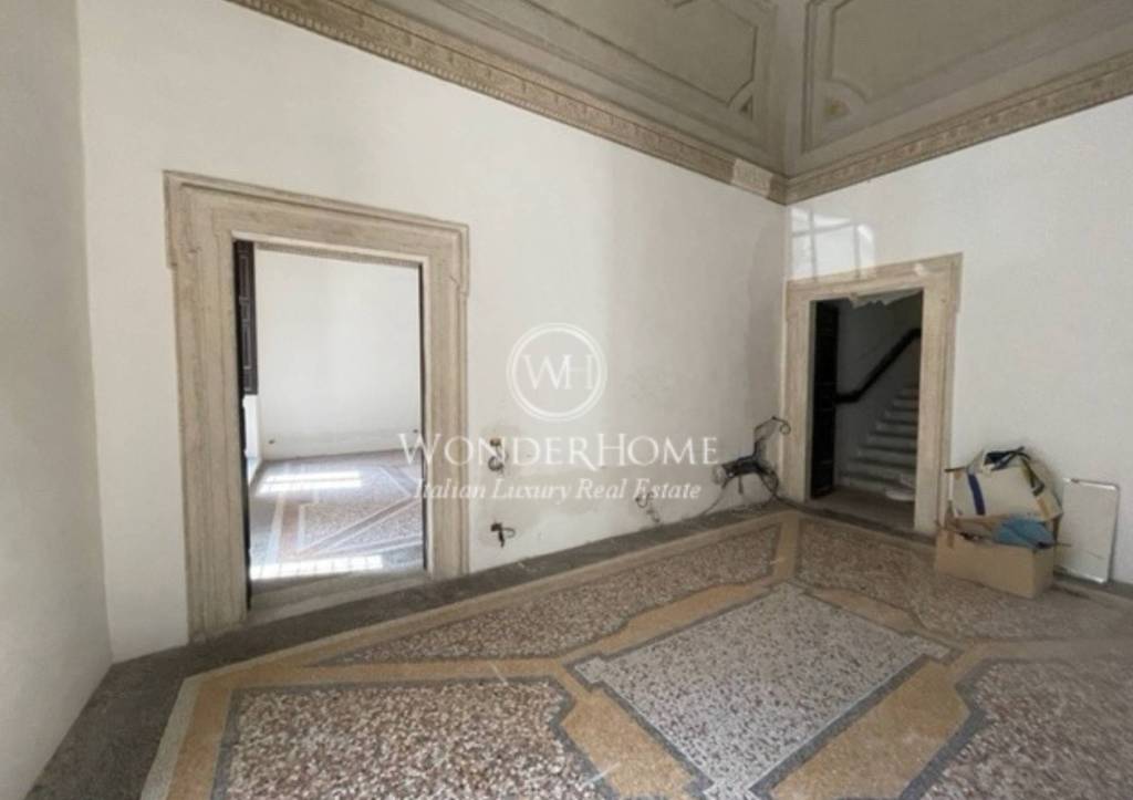 appartamento in vendita a Roma in zona Rione Monti/Campitelli