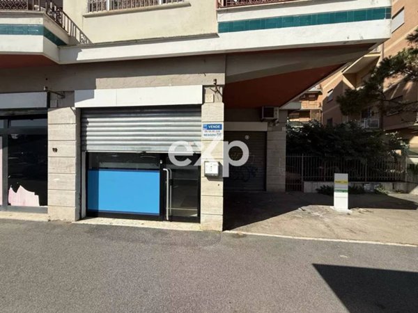 negozio in vendita a Roma in zona Ostia