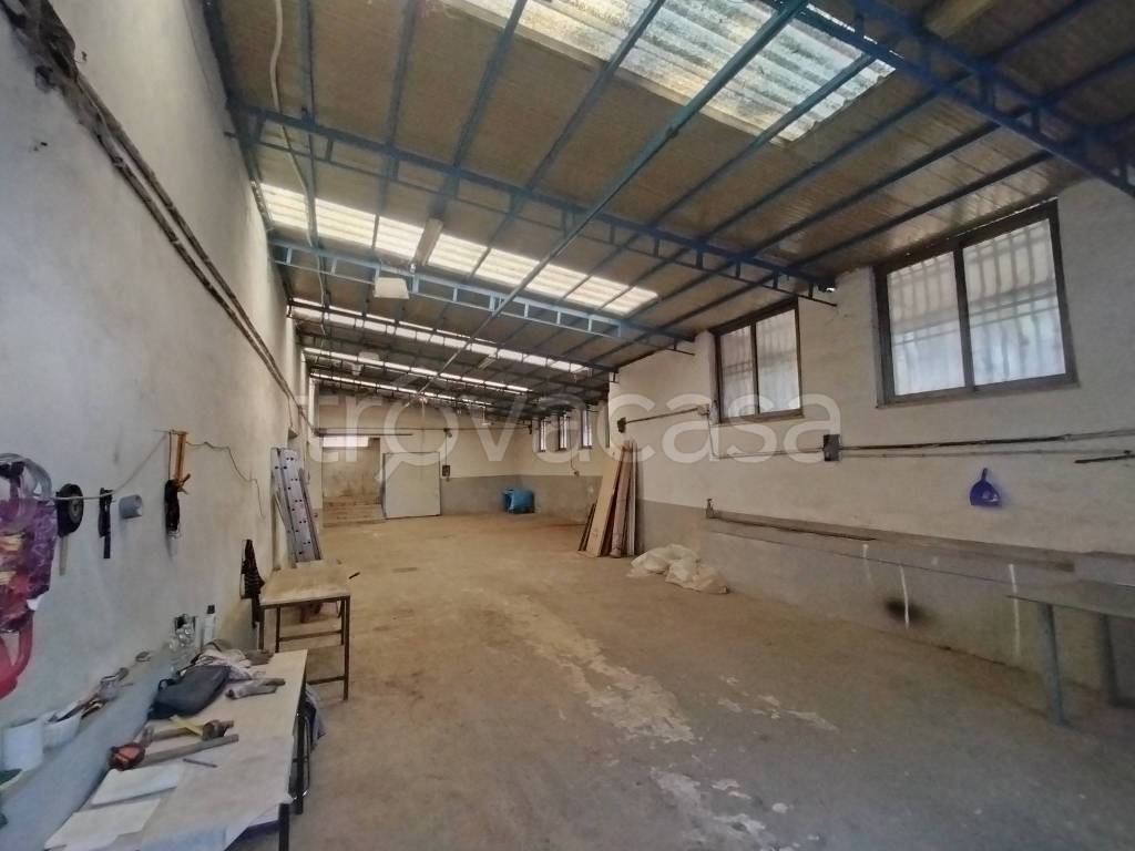 locale commerciale in vendita a Roma in zona Collatino