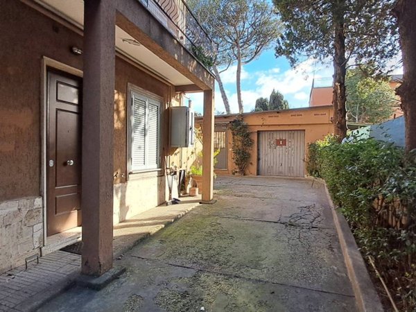appartamento in vendita a Roma in zona Ardeatino