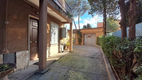 appartamento in vendita a Roma in zona Appio Pignatelli
