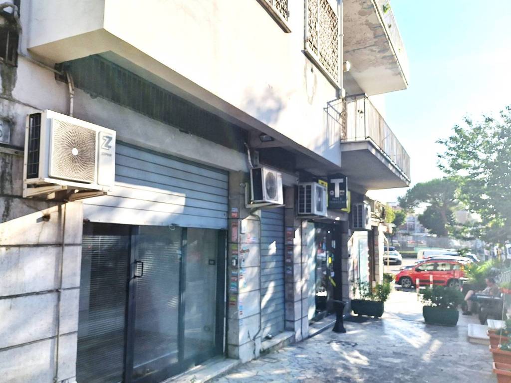 negozio in vendita a Roma in zona Alessandrino