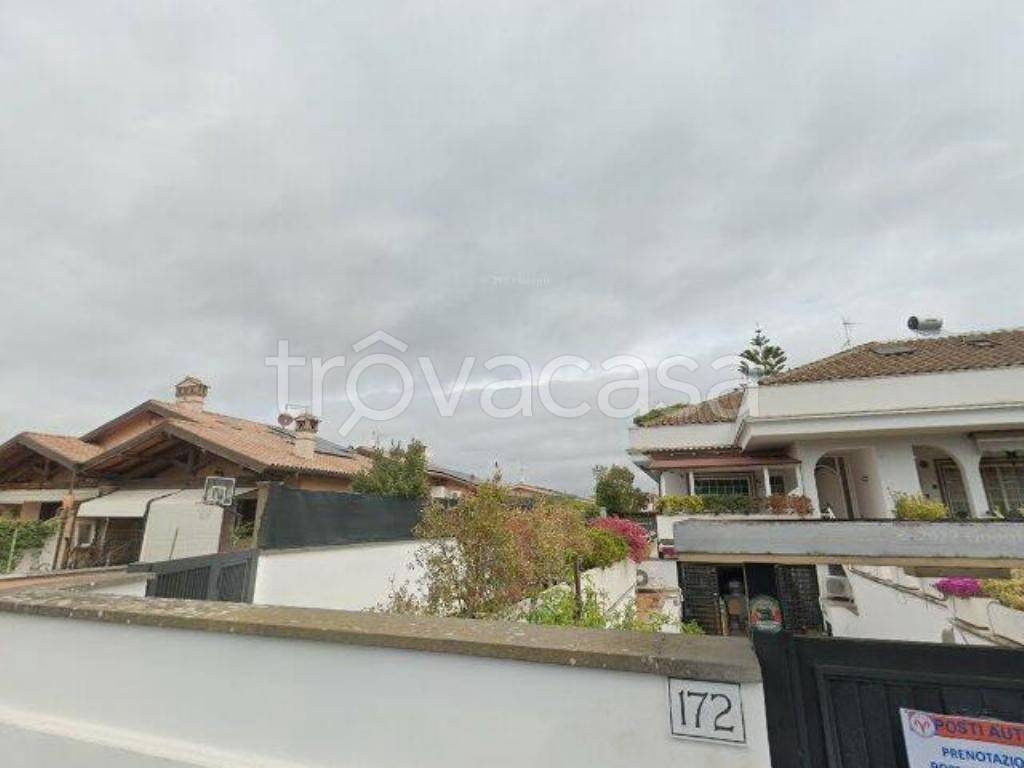 appartamento in vendita a Roma in zona Infernetto