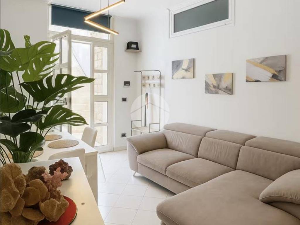 appartamento in vendita a Roma in zona Appio Pignatelli