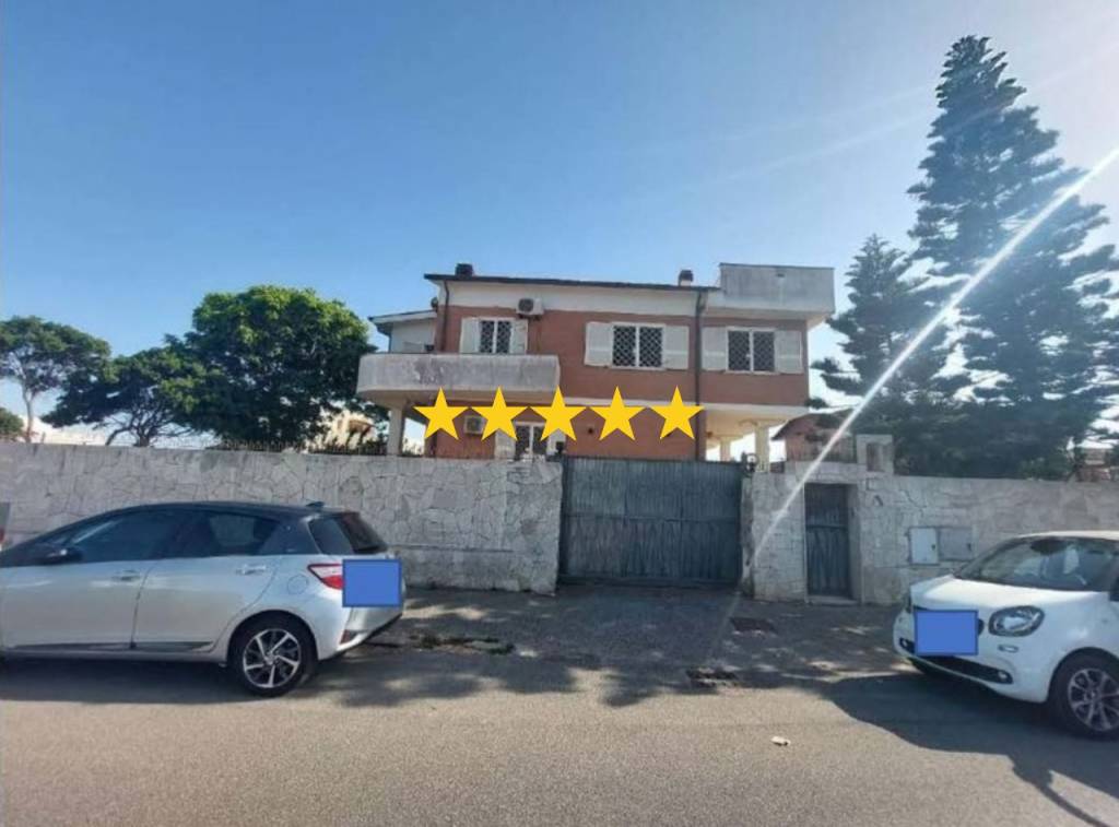 casa indipendente in vendita a Roma in zona Lido di Castel Fusano