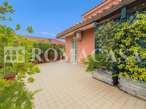 appartamento in vendita a Roma in zona Ostiense