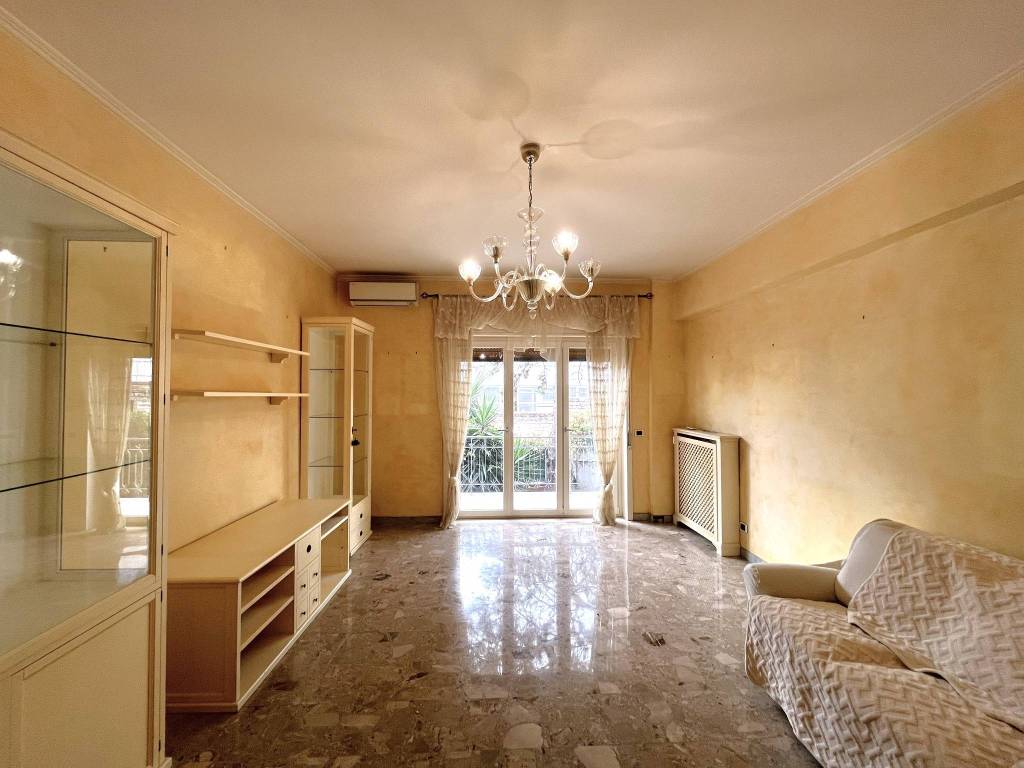appartamento in vendita a Roma in zona Appio Pignatelli