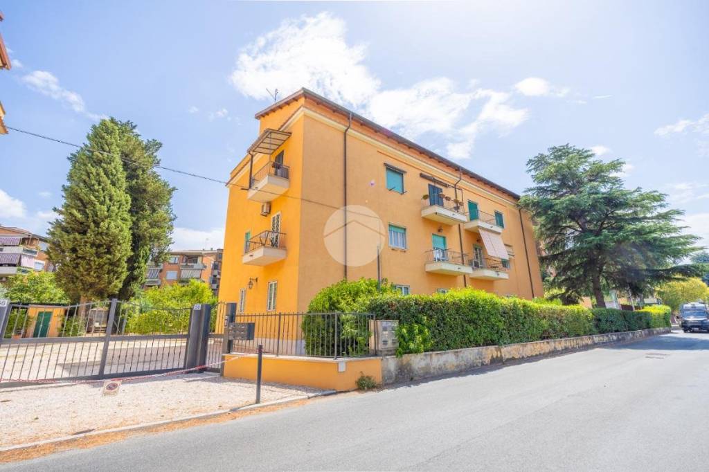 appartamento in vendita a Roma in zona Appio Claudio