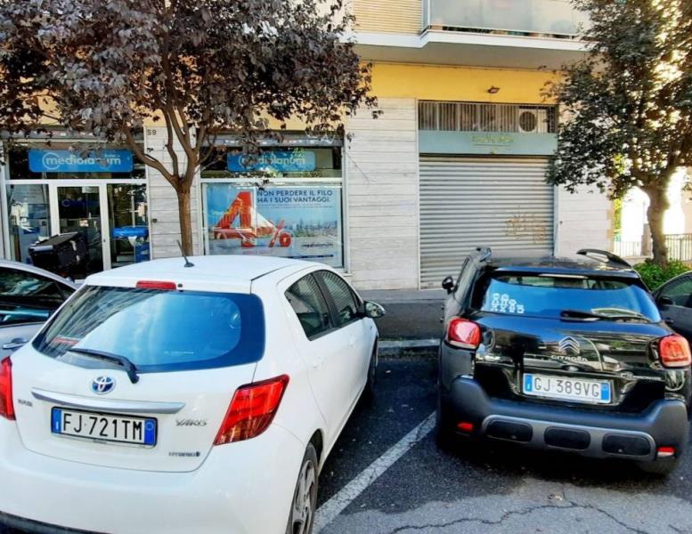 locale commerciale in vendita a Roma
