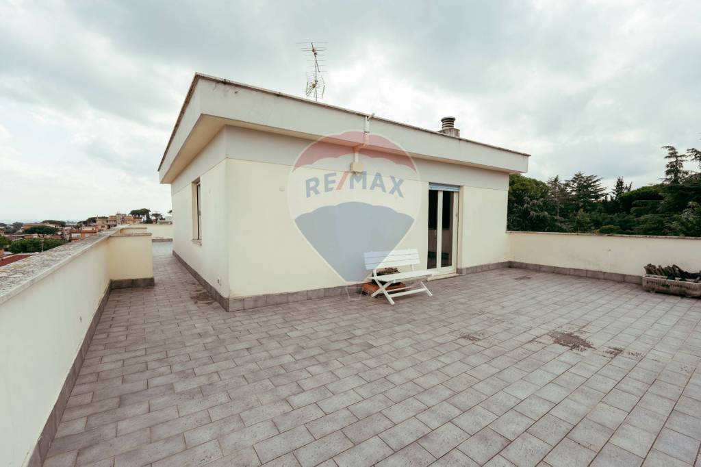 appartamento in vendita a Roma in zona Tomba di Nerone