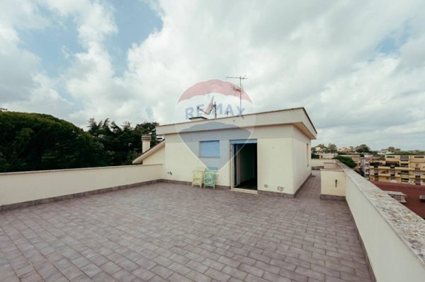 appartamento in vendita a Roma in zona Tomba di Nerone