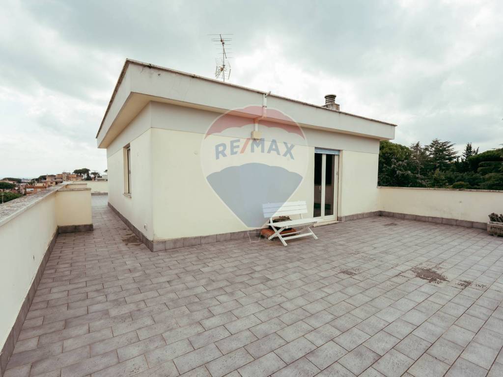 appartamento in vendita a Roma in zona Tomba di Nerone