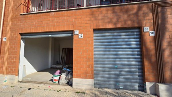 locale commerciale in vendita a Roma in zona Finocchio