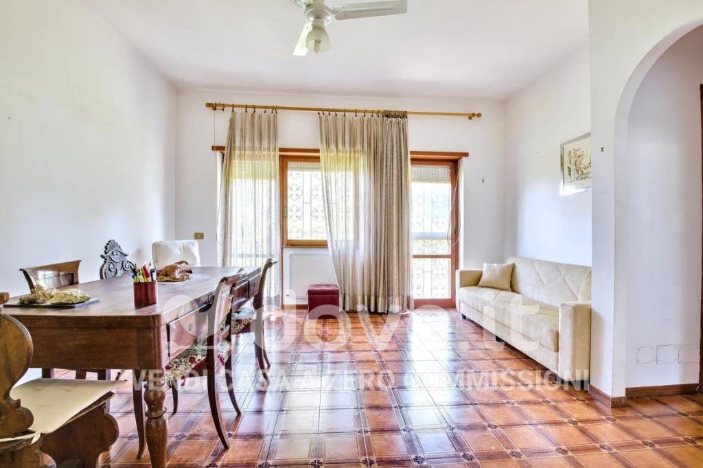 appartamento in vendita a Roma in zona Mostacciano