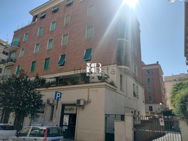 locale commerciale in vendita a Roma