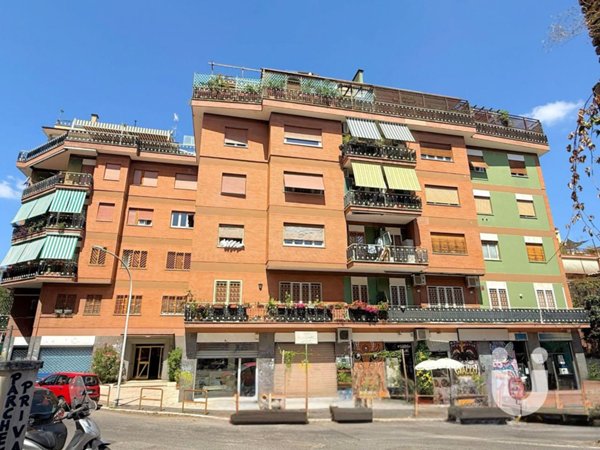 appartamento in vendita a Roma in zona Ostiense