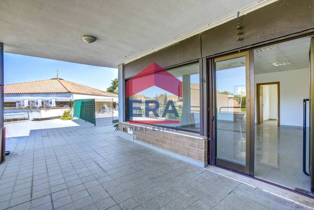 locale commerciale in vendita a Roma in zona Trigoria
