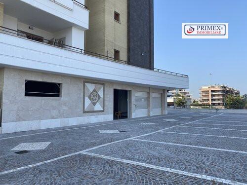 negozio in vendita a Roma in zona Mezzocammino