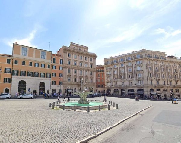 appartamento in vendita a Roma in zona Trevi-Colonna