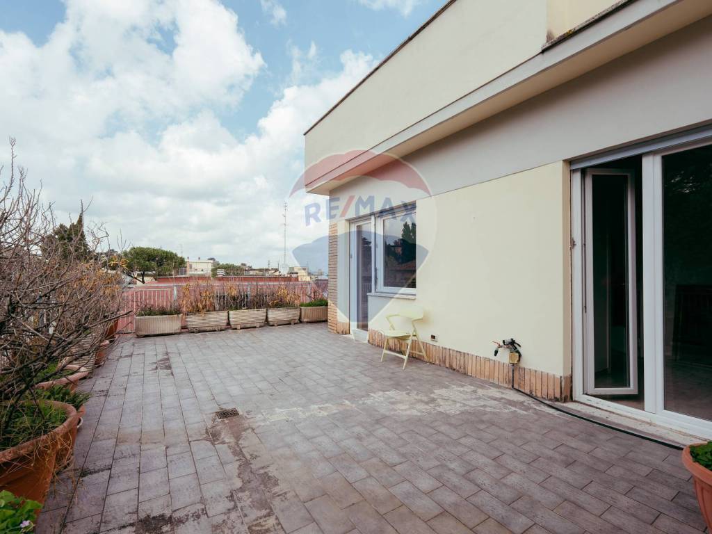 appartamento in vendita a Roma in zona Tomba di Nerone