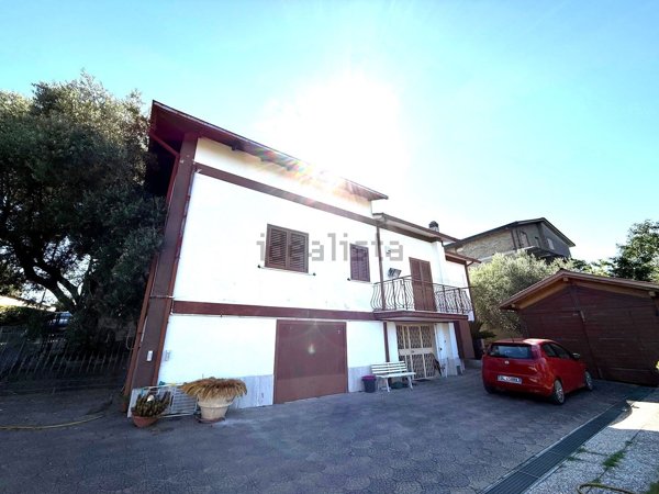 casa indipendente in vendita a Roma in zona Finocchio