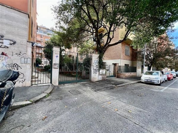 casa indipendente in vendita a Roma in zona Tuscolano