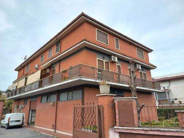 appartamento in vendita a Roma in zona Acilia