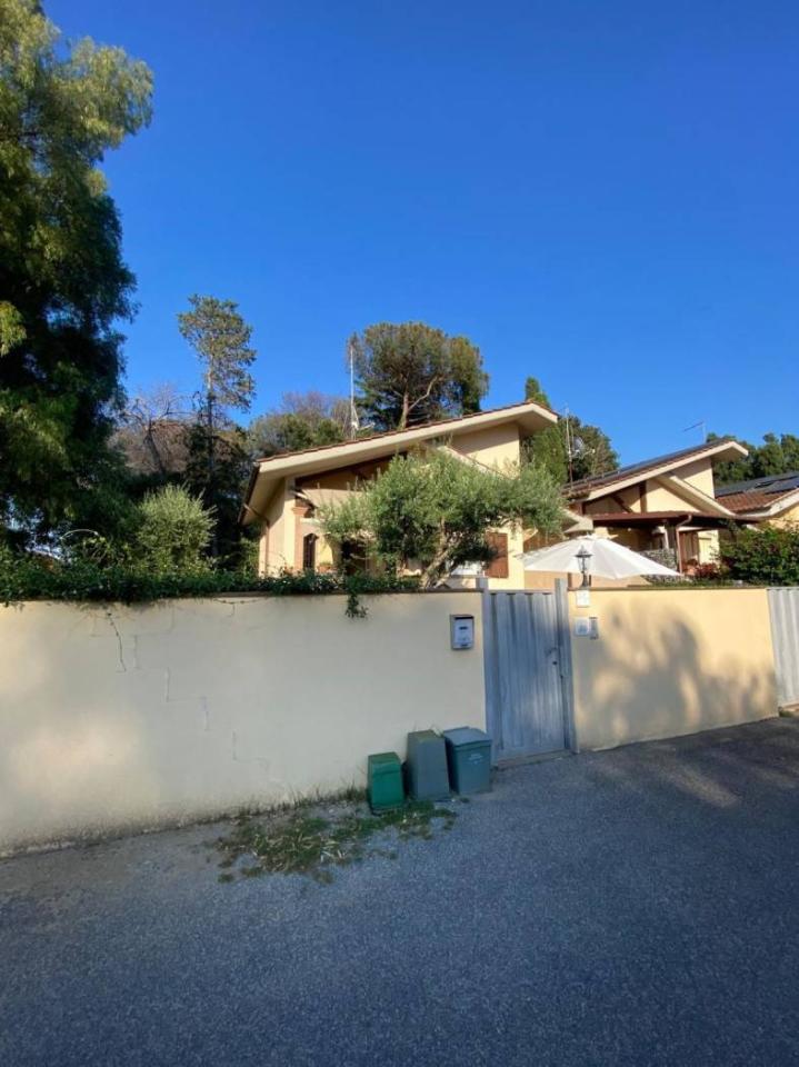 casa indipendente in vendita a Roma in zona Infernetto