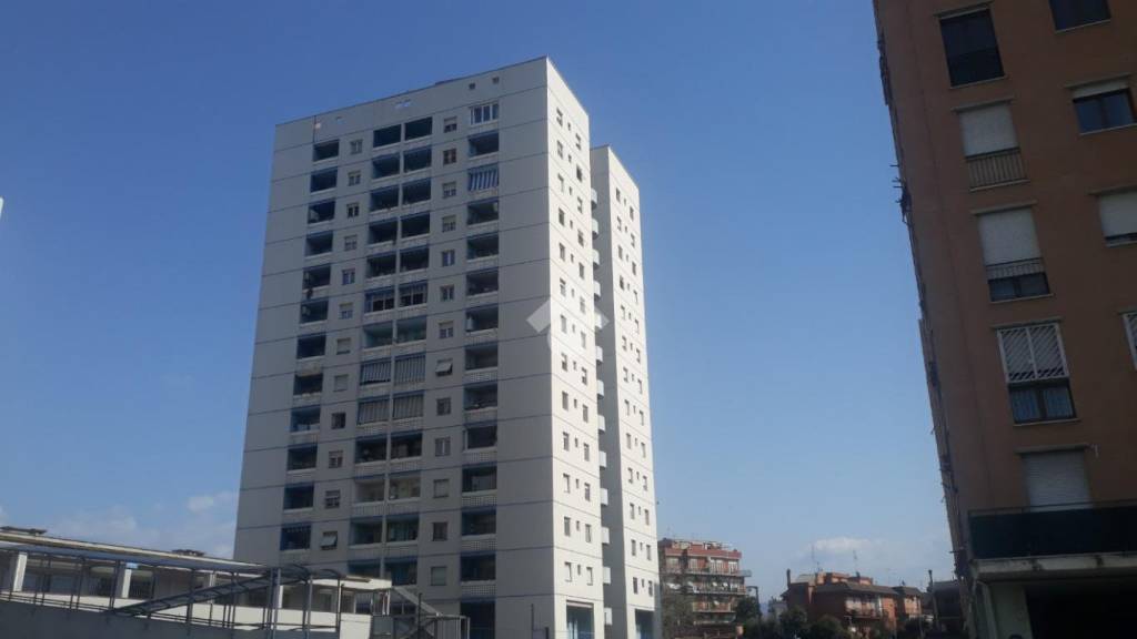 appartamento in vendita a Roma in zona Torre Angela