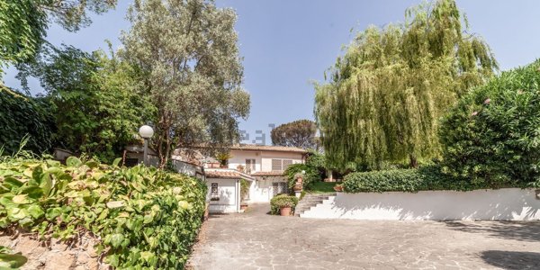 casa indipendente in vendita a Roma in zona Massimina/Casal Lumbroso