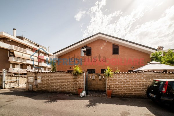 appartamento in vendita a Roma in zona Tor Bella Monaca