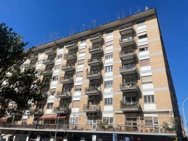 appartamento in vendita a Roma in zona Tuscolano