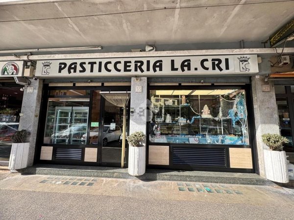locale commerciale in vendita a Roma in zona Ostia