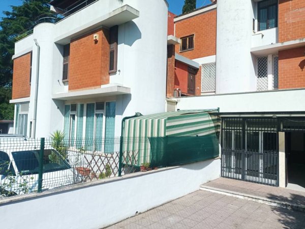 appartamento in vendita a Roma in zona Spinaceto