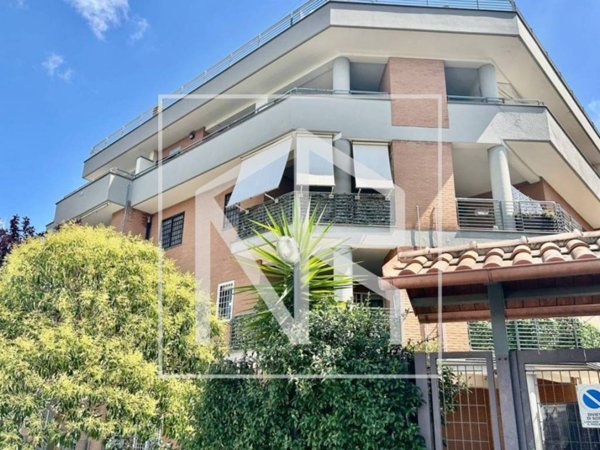 appartamento in vendita a Roma in zona Lunghezza