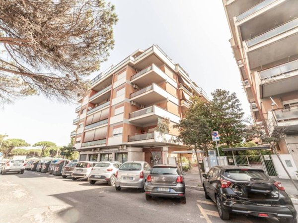appartamento in vendita a Roma in zona EUR