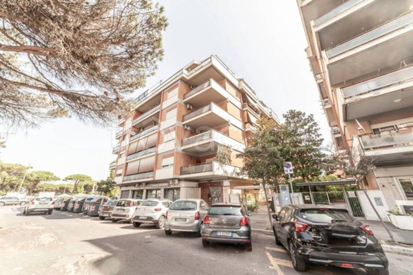 appartamento in vendita a Roma in zona Ostia
