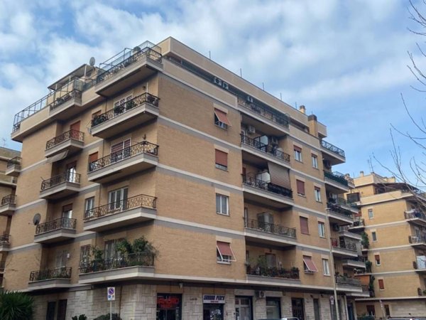 appartamento in vendita a Roma in zona Ostia Antica