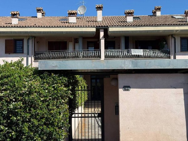 appartamento in vendita a Roma in zona Lunghezza