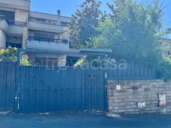 casa indipendente in vendita a Roma in zona Appio Pignatelli