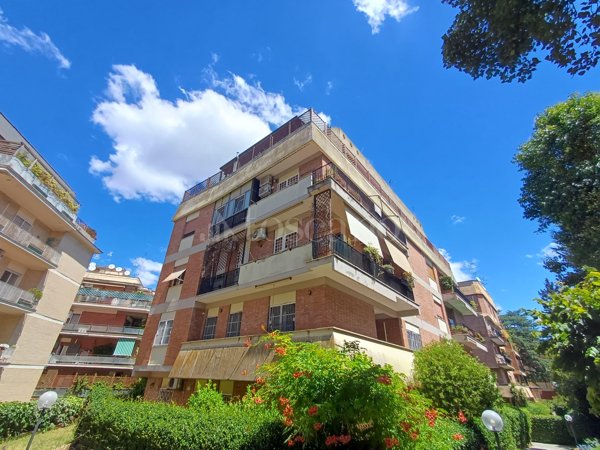 appartamento in vendita a Roma in zona Tomba di Nerone
