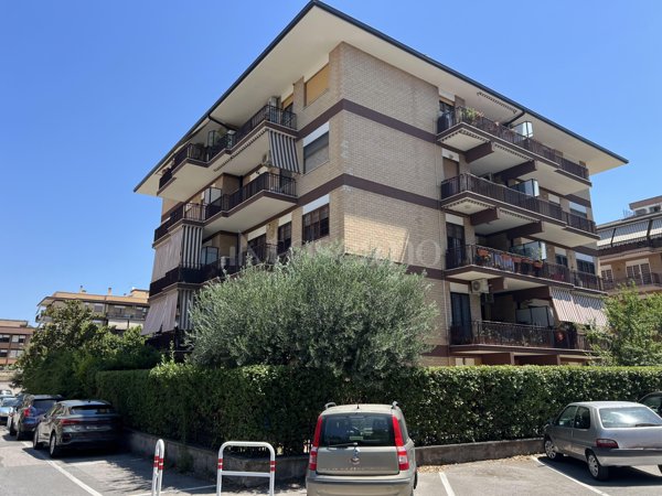 casa indipendente in vendita a Roma in zona San Basilio