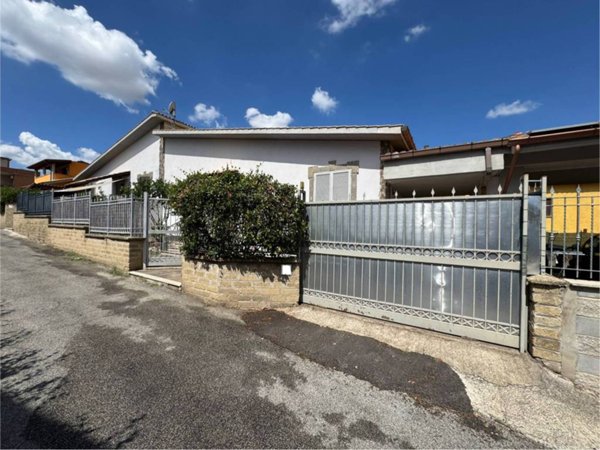 casa indipendente in vendita a Roma in zona Casal Morena