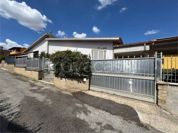 casa indipendente in vendita a Roma in zona Casal Morena
